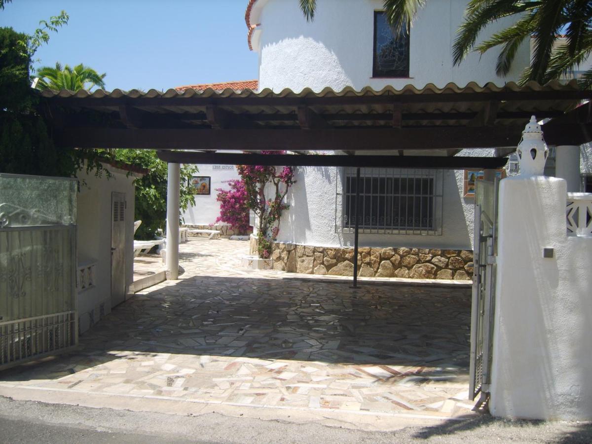 90m2, Airco 2, Pool 5x10, Sandy 200m, Wifi, Carport For 2 Cars. Holiday home Denia