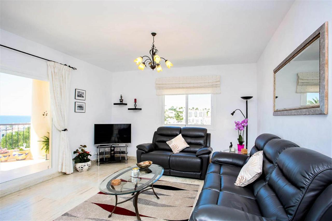 Apartamento Lets In The Sun - - With Sea Or Pool Views
