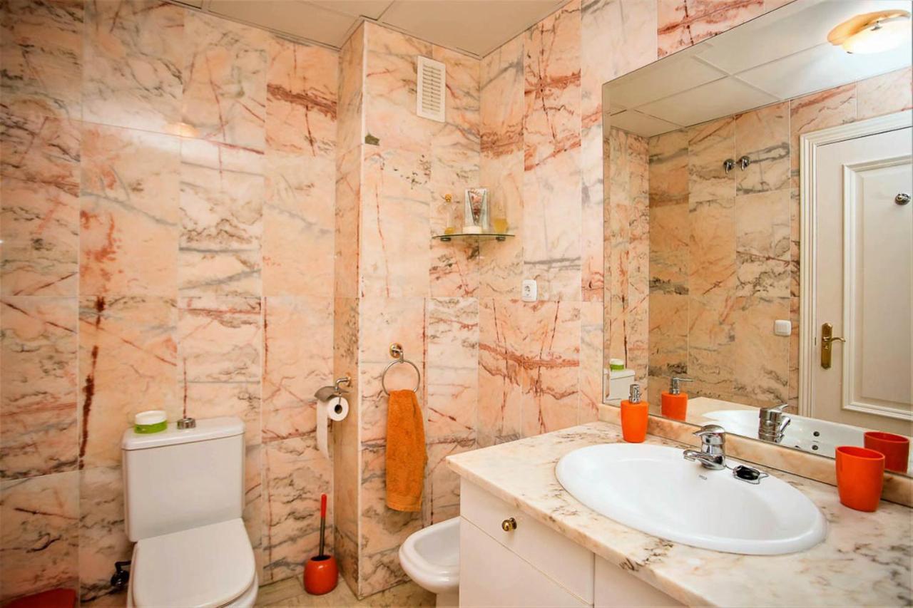 Lets In The Sun - - With Sea Or Pool Views *