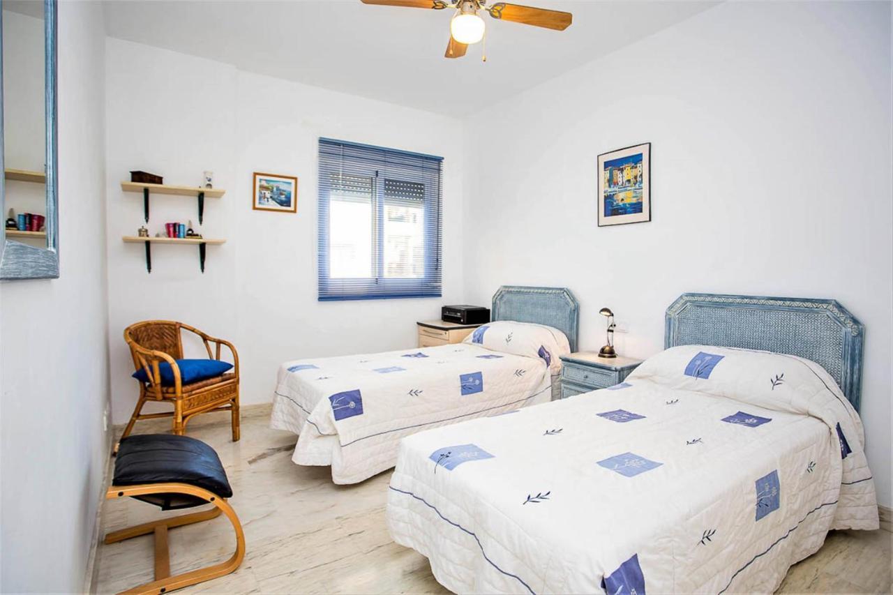 Lets In The Sun - - With Sea Or Pool Views *