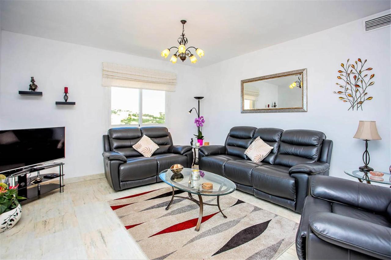 Apartamento Lets In The Sun - - With Sea Or Pool Views