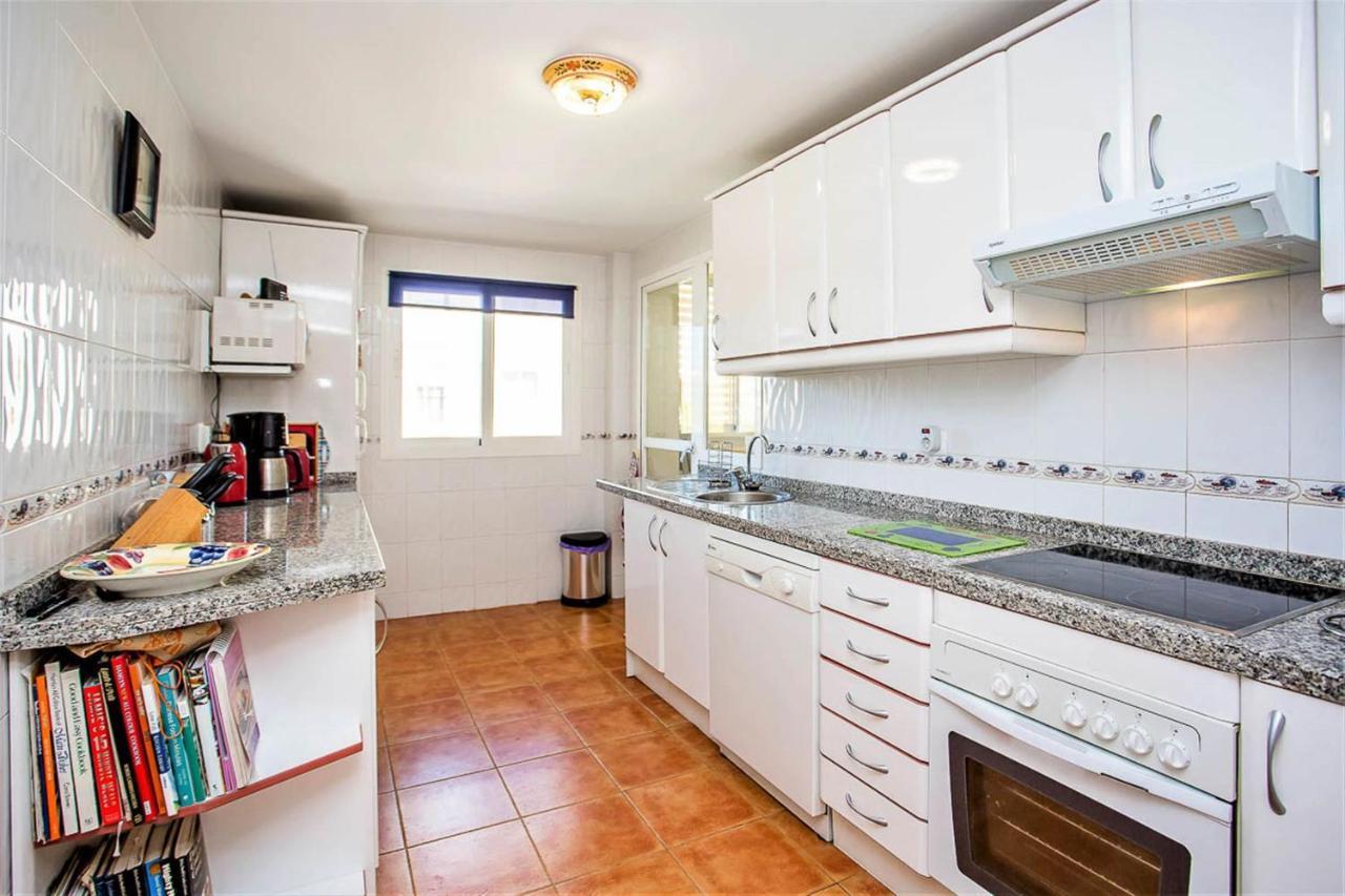 Apartamento Lets In The Sun - - With Sea Or Pool Views