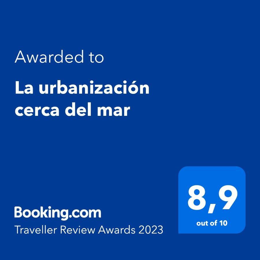 La Urbanizacion Cerca Del Mar *