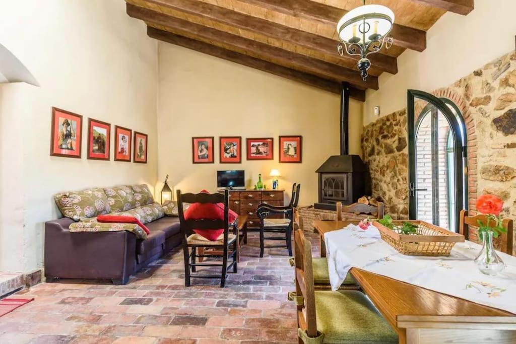 Casa Cortijo En Dehesa Sierra Leon Holiday home *