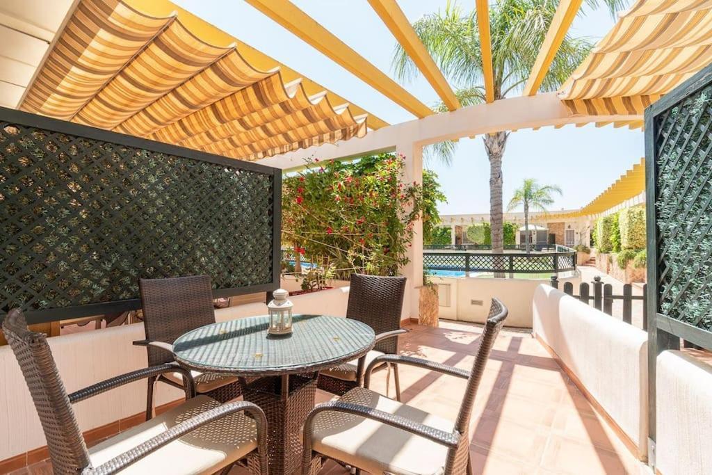 Holiday home Magnifico Adosado Con Piscina Y Barbacoa *