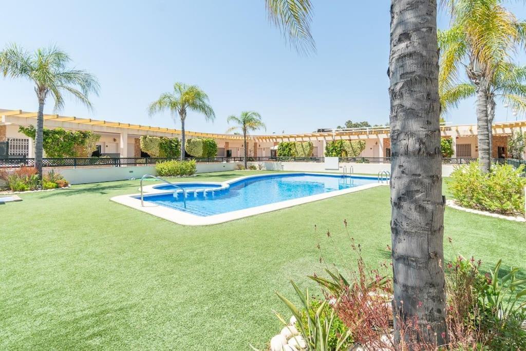 Magnifico Adosado Con Piscina Y Barbacoa *
