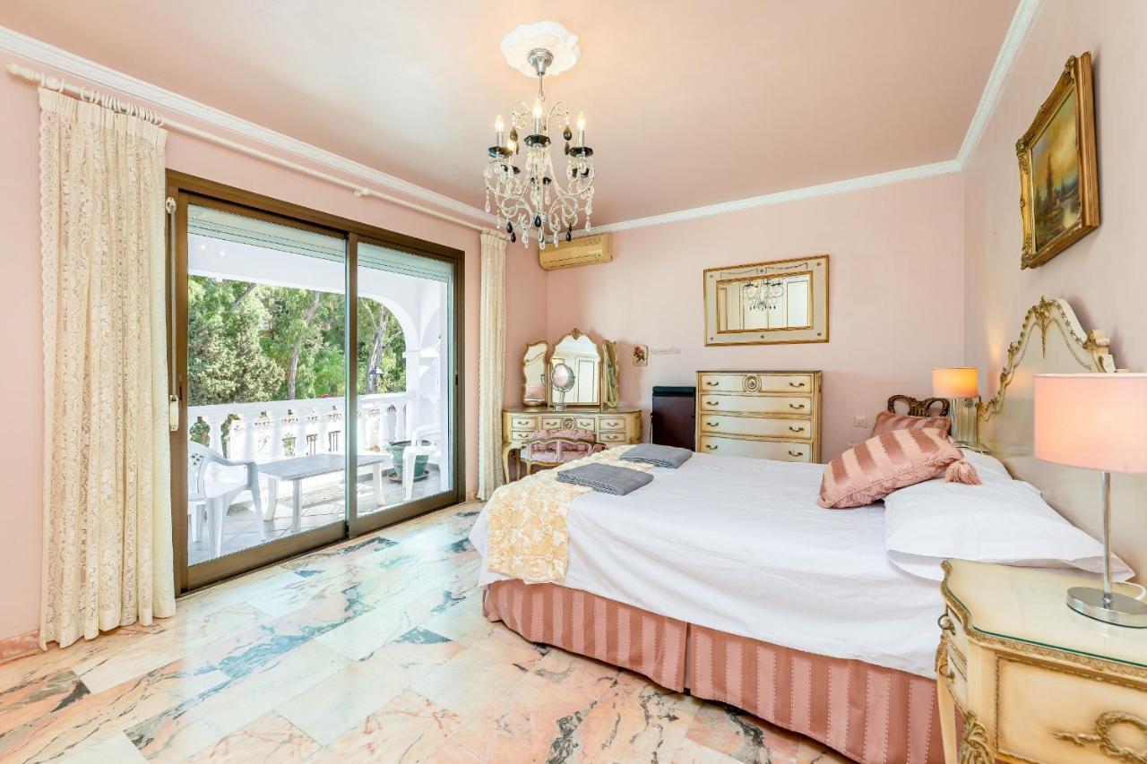 Villa With Pool In The Heart Of Pueblo