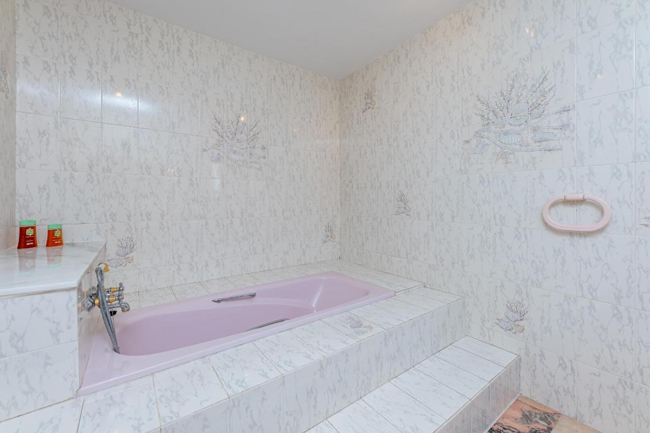 With Pool In The Heart Of Pueblo Villa
