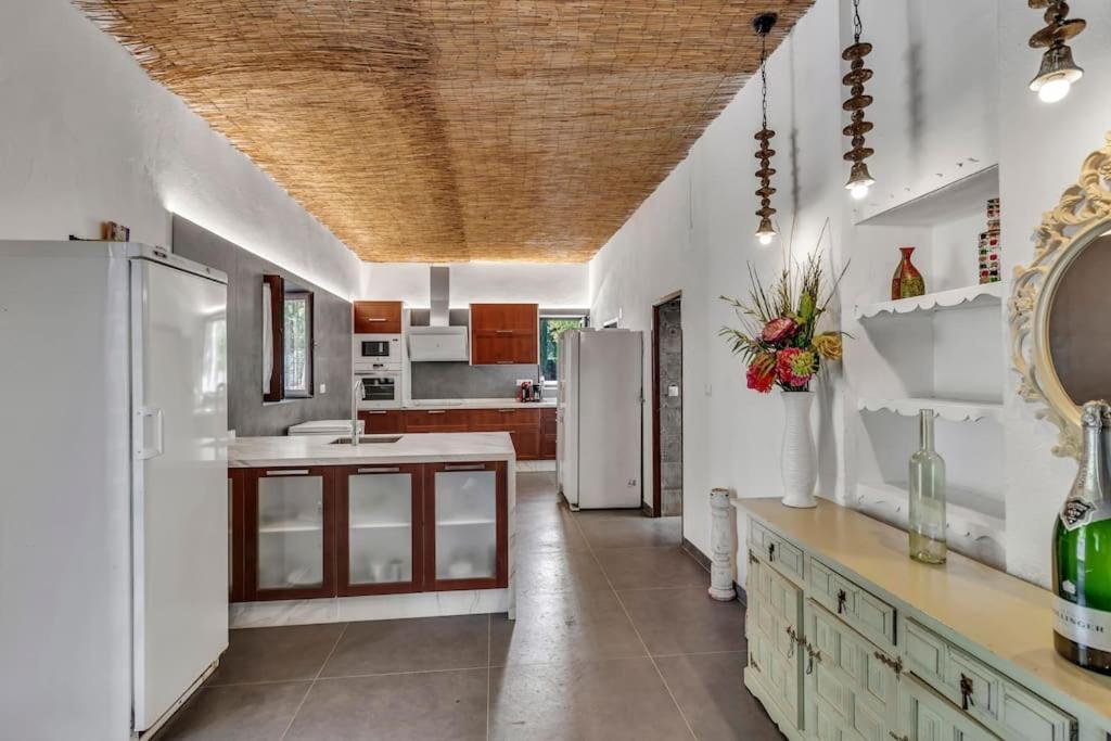 Casa Blanca Villa *