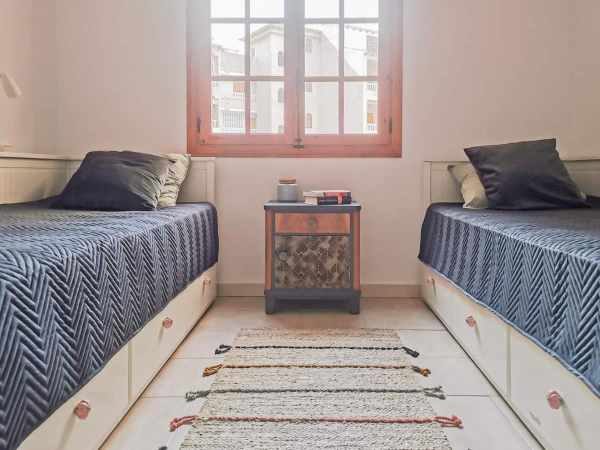 Casa Del Angel , Cosy 2 Bed Apartment,150m From Playa Locos Beautiful Swimming Pool Apartamento Torrevieja