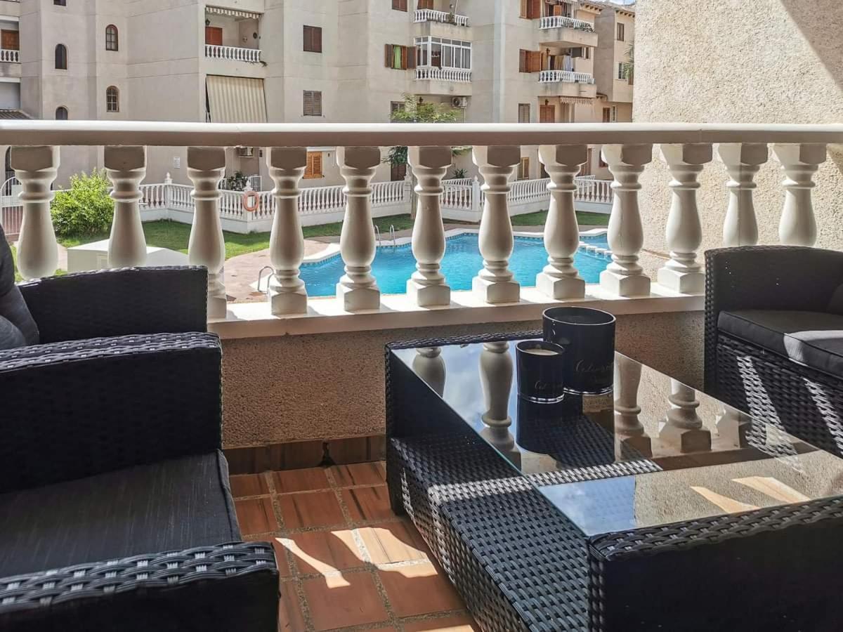 Casa Del Angel , Cosy 2 Bed Apartment,150m From Playa Locos Beautiful Swimming Pool * Torrevieja