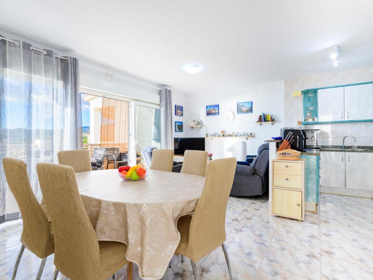 Escudos-2 By Interhome