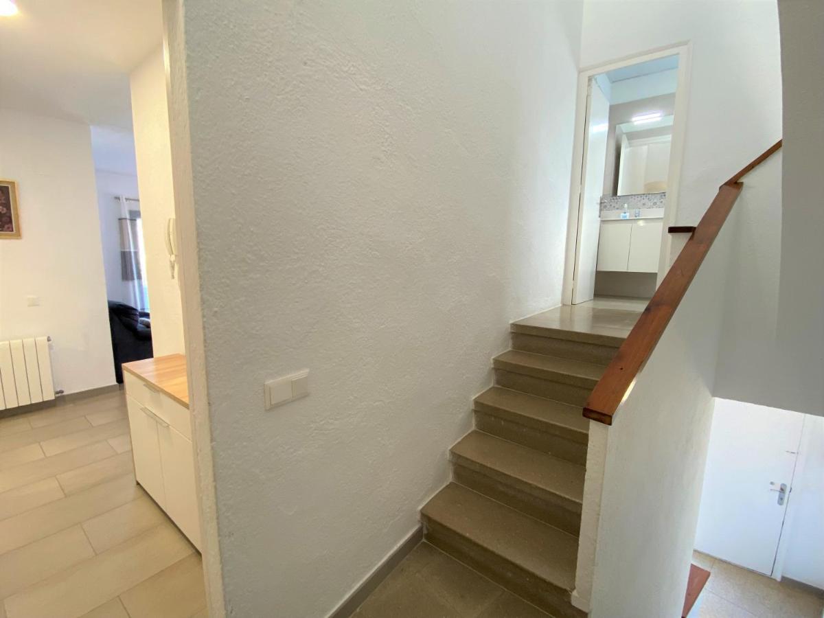 Trilla - Casa Reformada Con Garaje Y Terraza Cadaqués