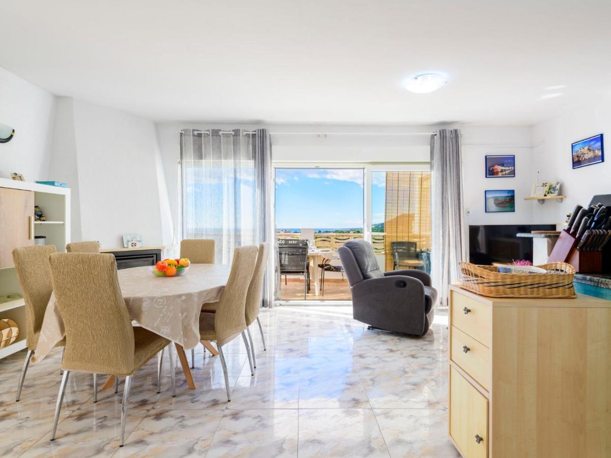 Escudos-2 By Interhome *