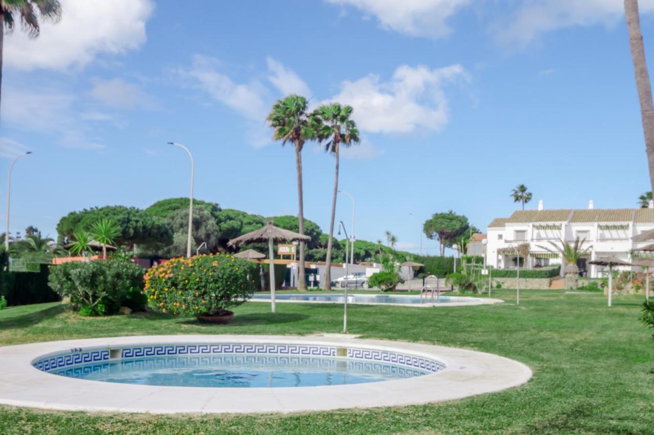 Laja Bermeja, Piscina Y Primera Linea De La Barrosa