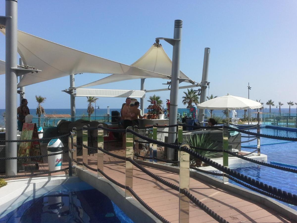 Super Zeezicht In Eerste Lijn Met Verwarmd Zwembad En Fitness * Punta Prima (Alicante)