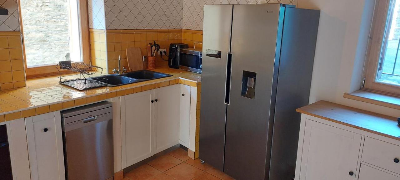 Antiga Rectoria, Aidi. Holiday home *