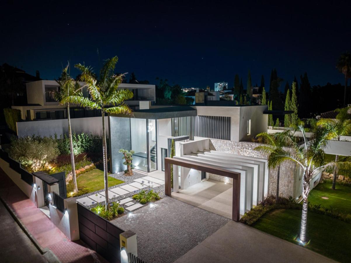 Vacation I Sirius, Golf Valley, Private Heated Pool, Sauna, Billiard, Cinema, Awarded Villa Marbella