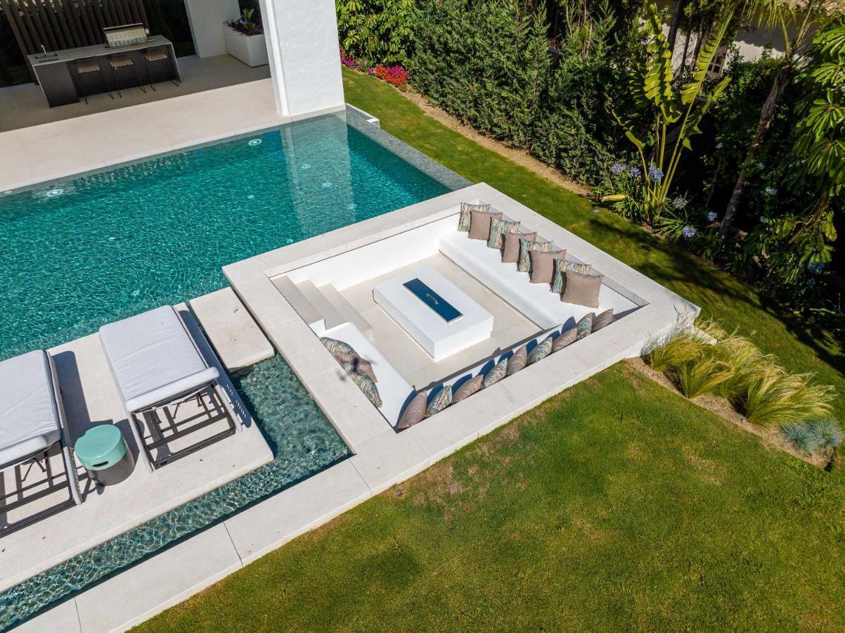 Vacation I Sirius, Golf Valley, Private Heated Pool, Sauna, Billiard, Cinema, Awarded Villa