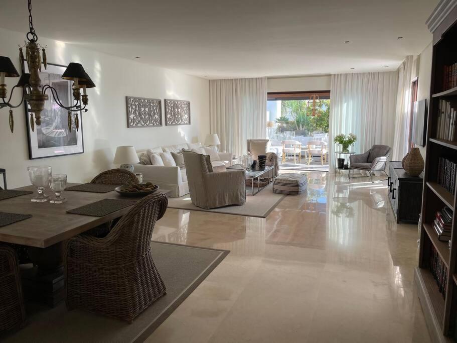 Apartment Luxurious And Light 3 Bedroom Penthouse *