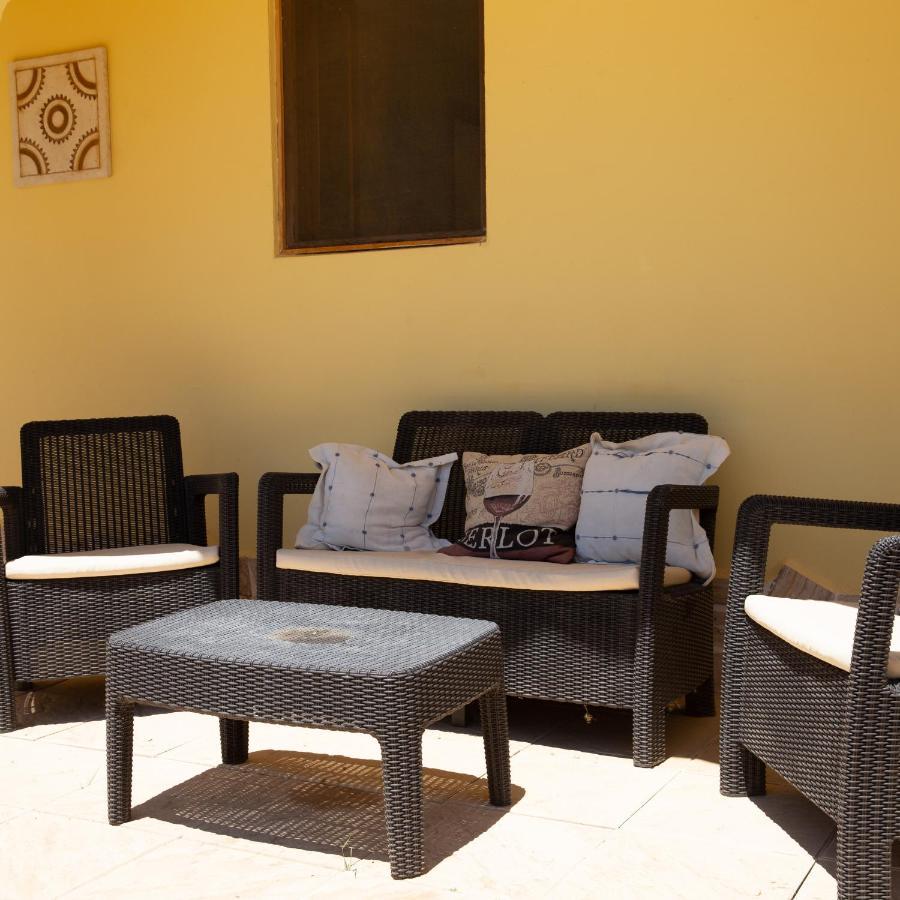 Casa Mari - Fabulous Semi-detached With Swimming Pool, Tennis Court And Huge Gardens