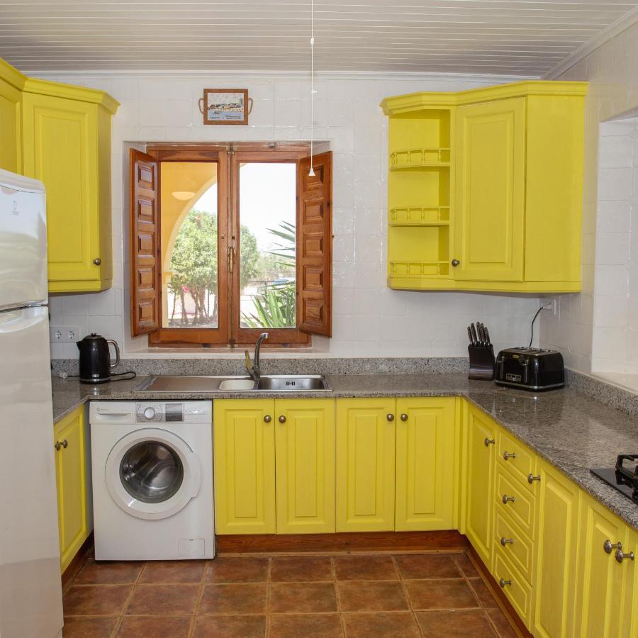 Casa Mari - Fabulous Semi-detached With Swimming Pool, Tennis Court And Huge Gardens *