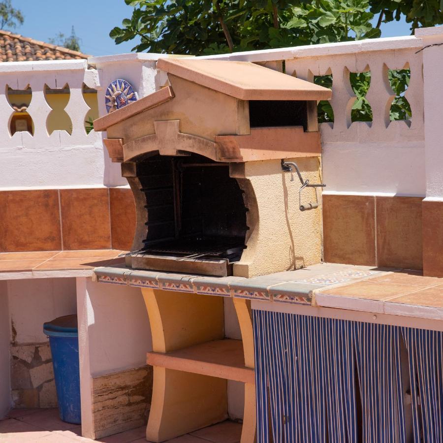 Casa Mari - Fabulous Semi-detached With Swimming Pool, Tennis Court And Huge Gardens
