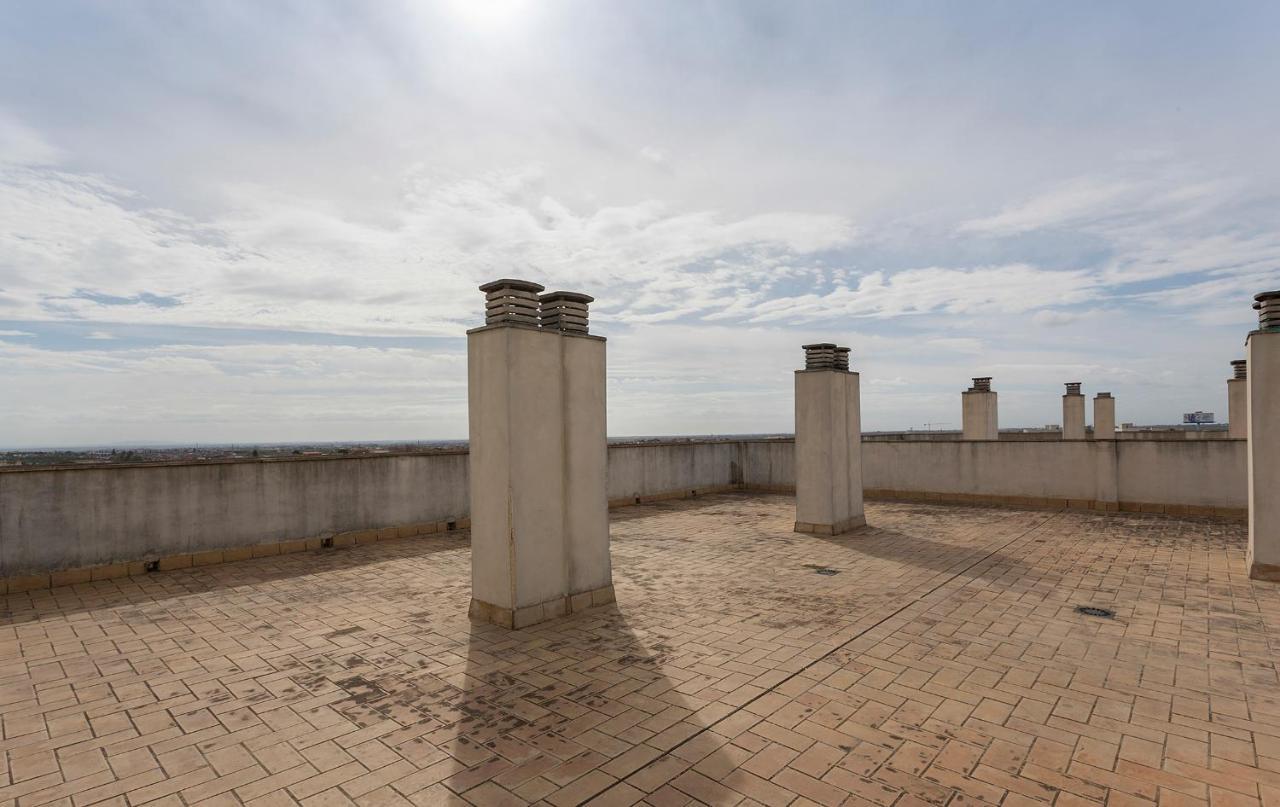 Acceso Sevilla Piscina Moderno Parking Gratis Bormujos