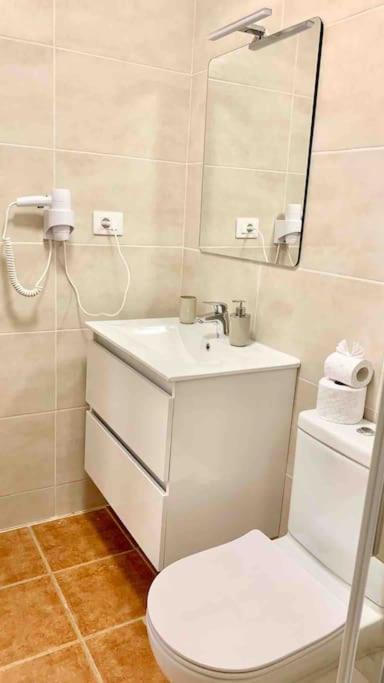 Lovely Near The With Pool & Wifi Apartamento