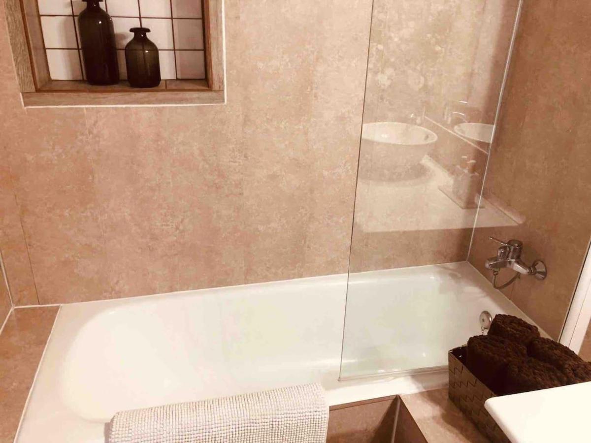Apartamento Lovely 2 Bed In *