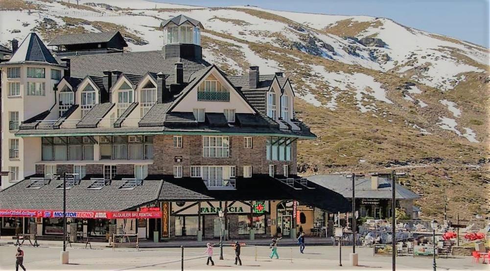 Todosierranevada Zona Baja -plaza Principal-junto A Telecabinas Sierra Nevada