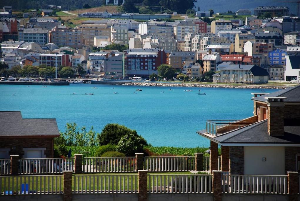 Atico Con Vistas A La Ria Y A Foz Apartamento *