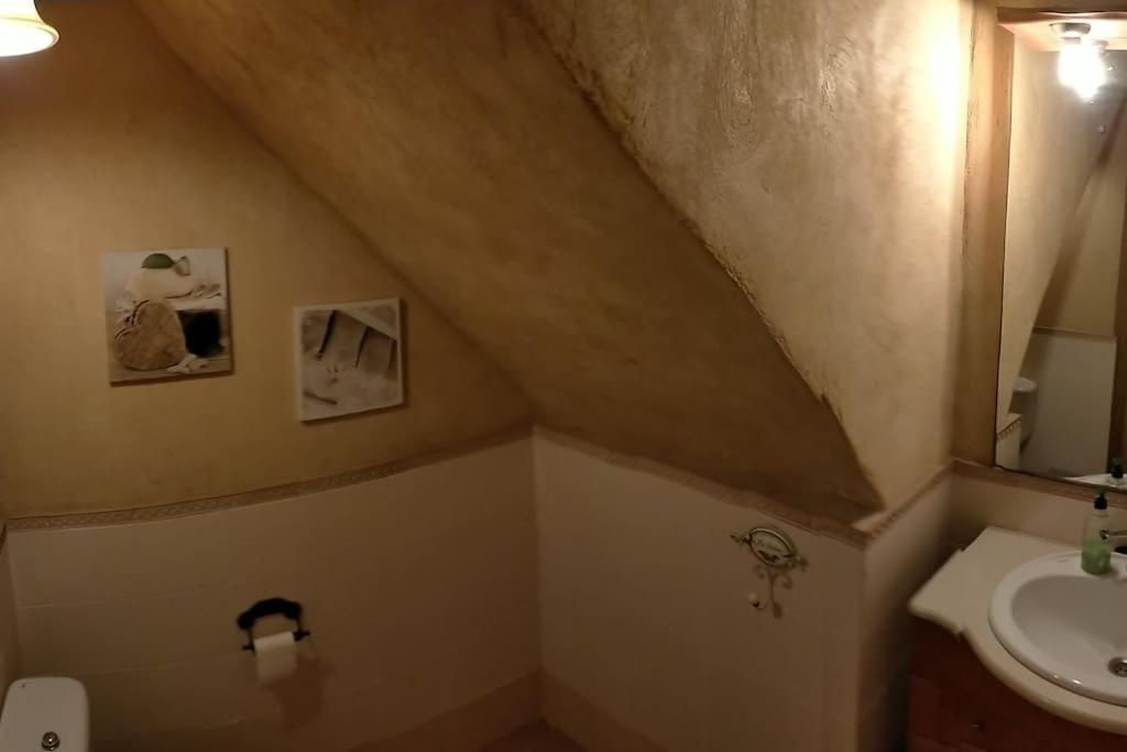 Preciosa Casa De 2 Pisos A 50 Metros De La Playa *