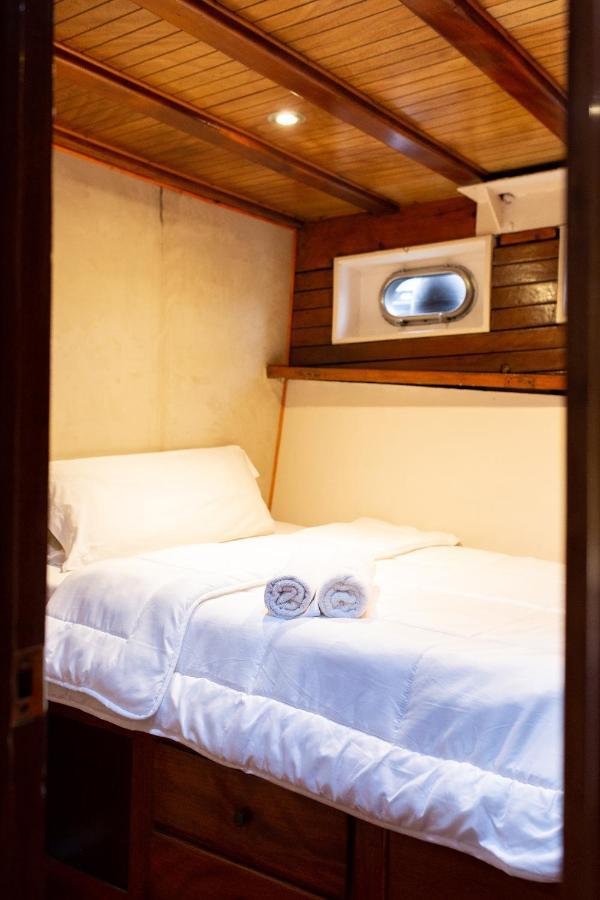 Botel Barco Clasico En Barcelona *