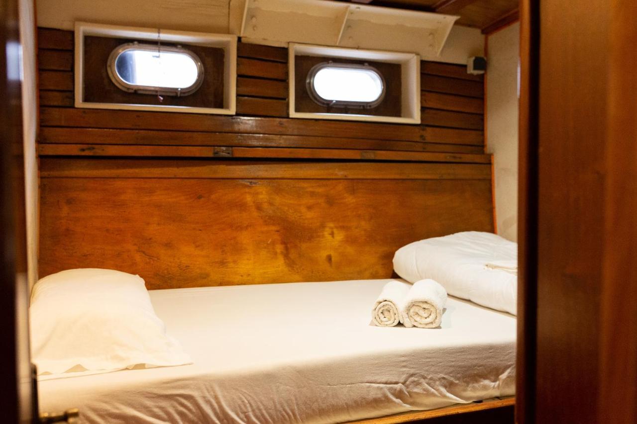 Botel Barco Clasico En Barcelona Sant Adria de Besos