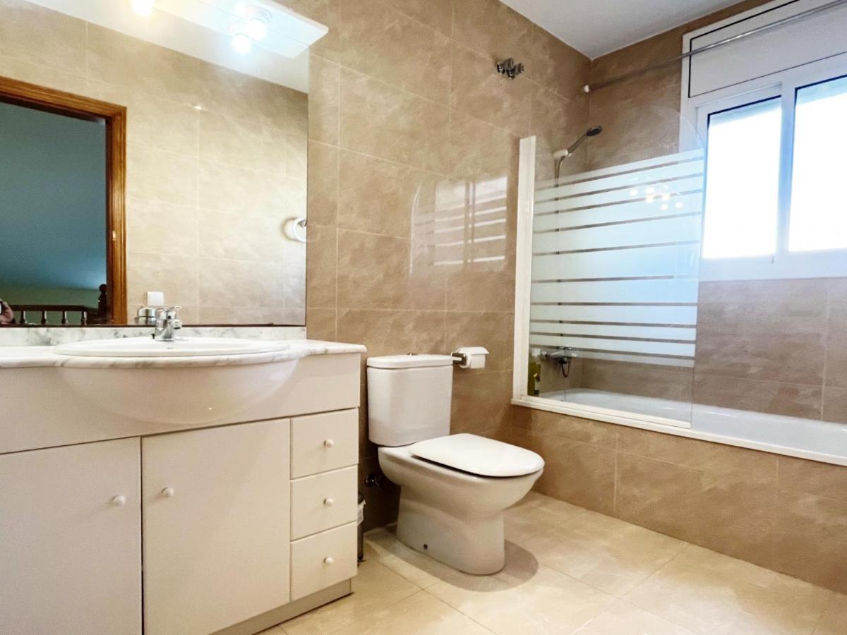Martina 4 Bedroom With Air Conditioning & Private Swimming Pool Ideal For Families *