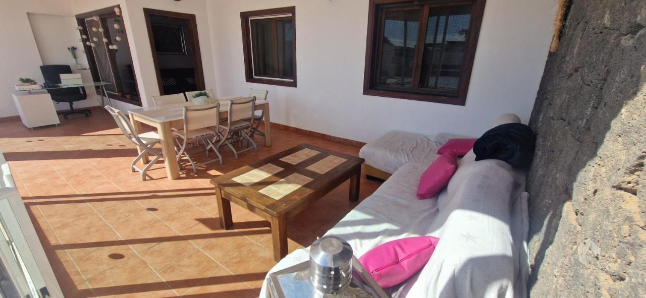 Baroli Nepal. Jardín Y Piscina Privada. Playa Blanca (Lanzarote)