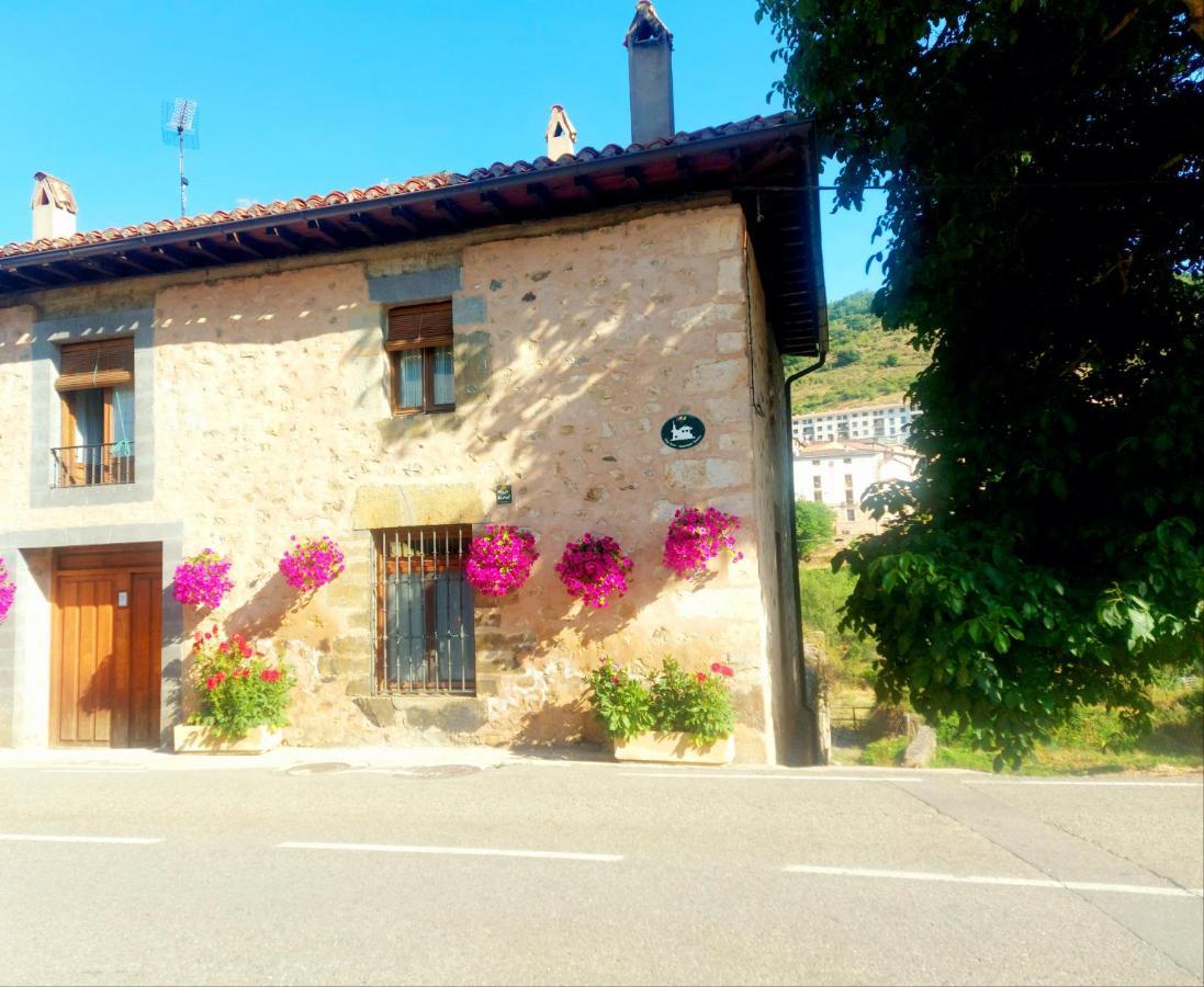 Casa Rural El Quemao Country house *