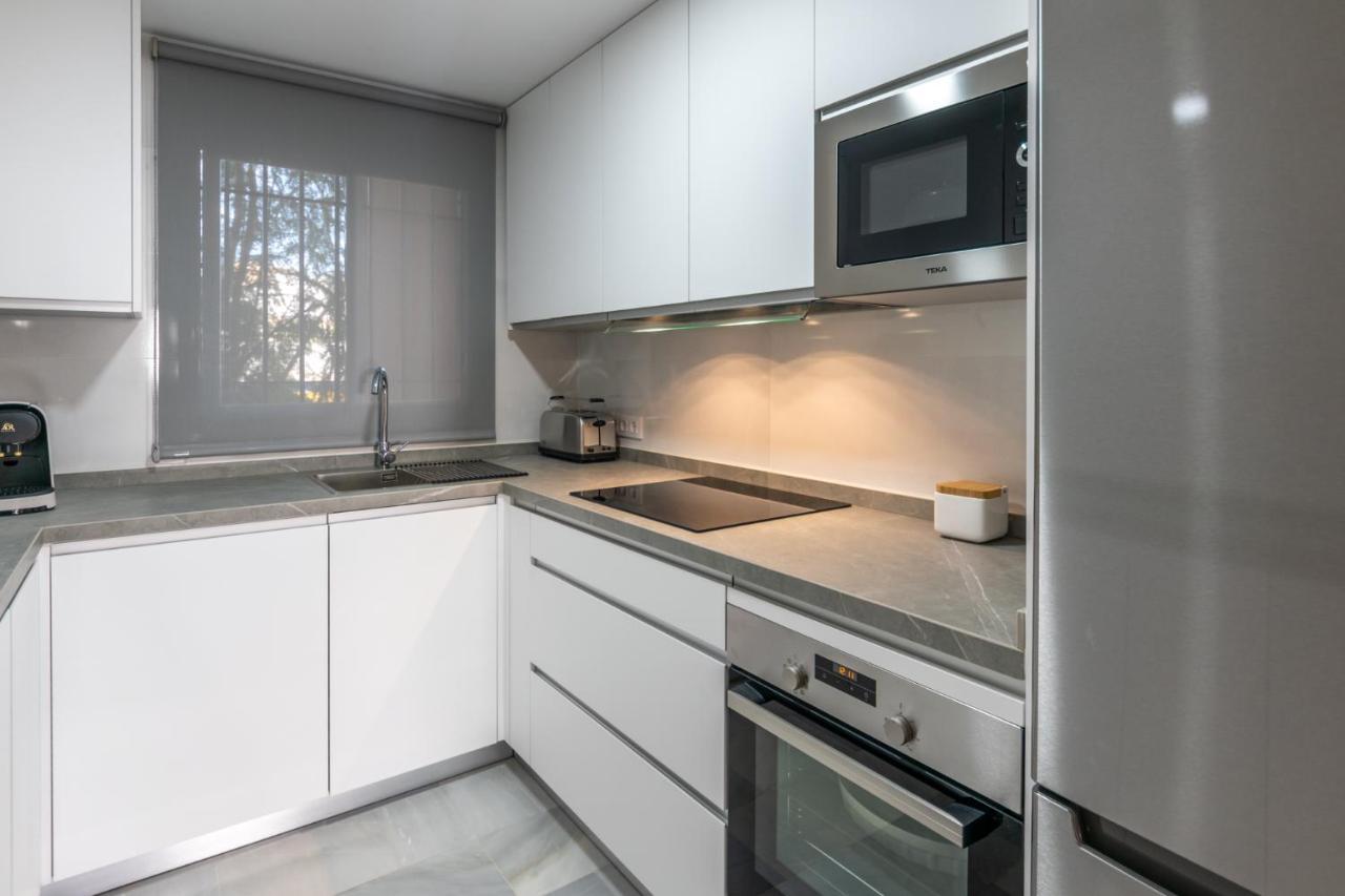 Beachside Paradise: Stylish 3br Near The *