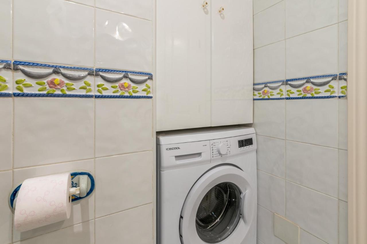 Beachside Paradise: Stylish 3br Near The *