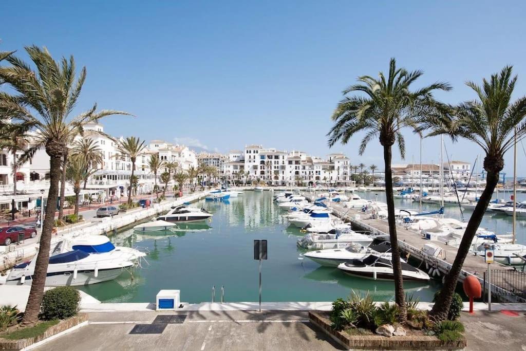 Detached 4 Bed Duquesa With Private Infinity Pool Close To Port And Villa Manilva