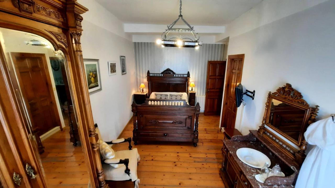 La Casona De *