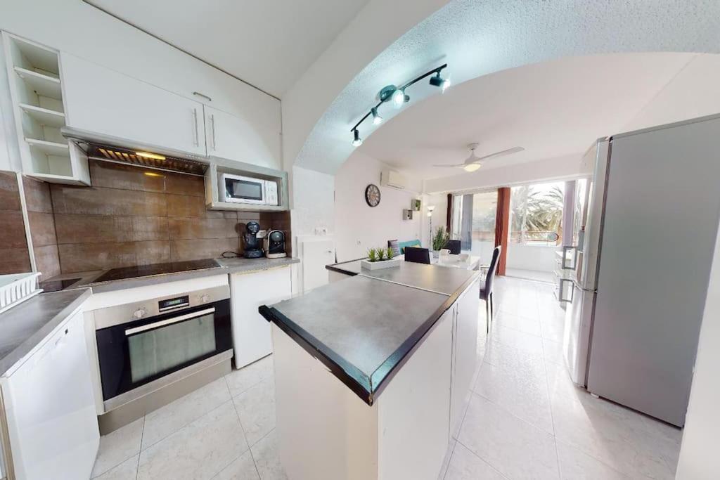 60 M2,piscine, Commerce Apartment *