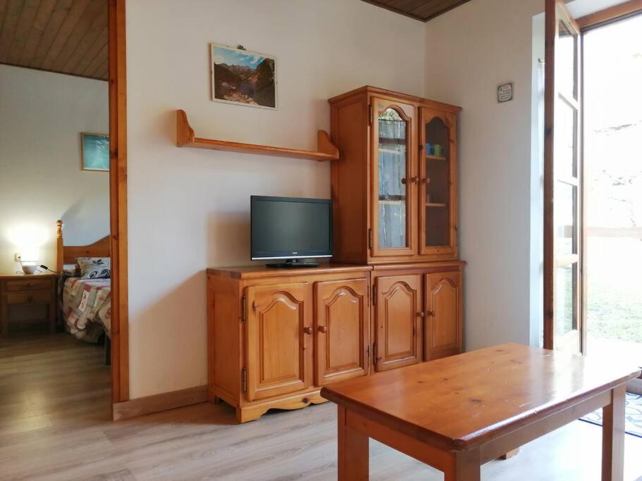 Apartment Planta Baja Con Jardin Isard 3 *