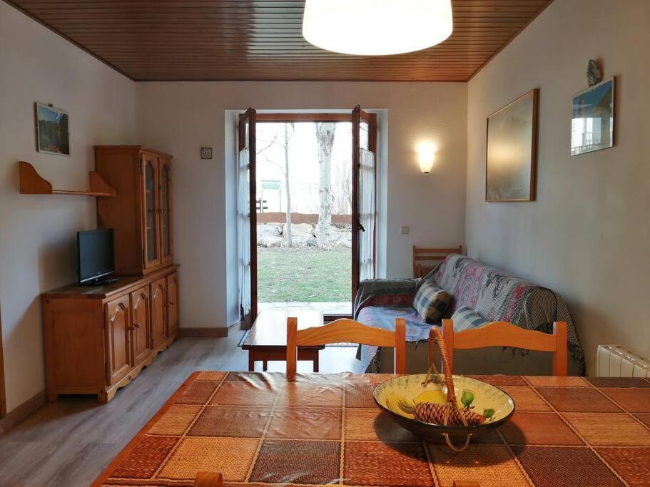 Apartment Planta Baja Con Jardin Isard 3 *