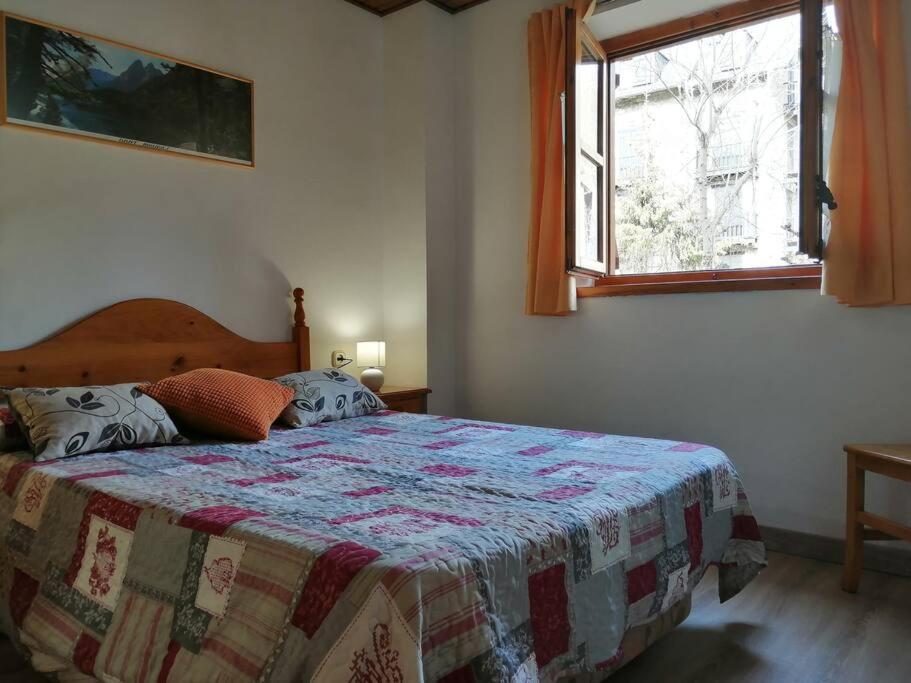 Planta Baja Con Jardin Isard 3 Apartment