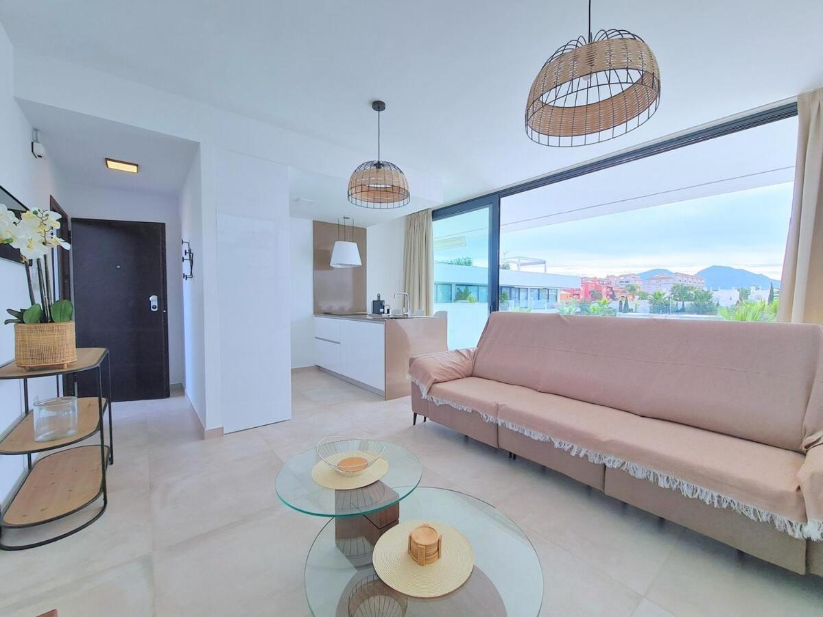 Luxury Apartment *