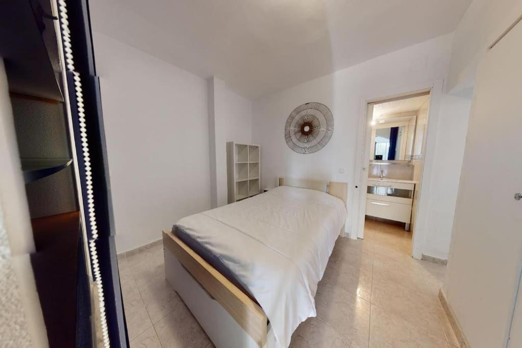 60 M2,piscine, Commerce Apartment *