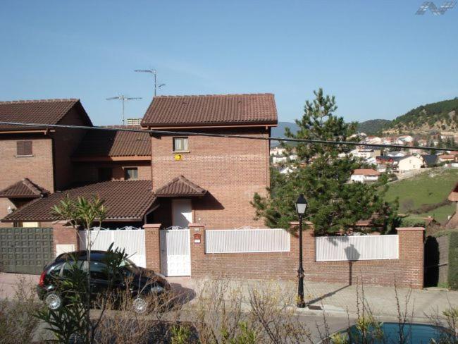 Casa Con Jardin, 1 Habitacion, Barbacoa Сasa de vacaciones Collado Mediano