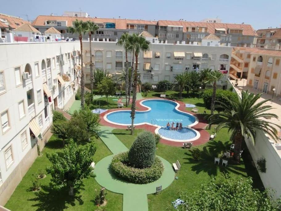 Apartamento En Urbanizacion Con Piscina Y Jardin En 5 Minutos De La Playa *